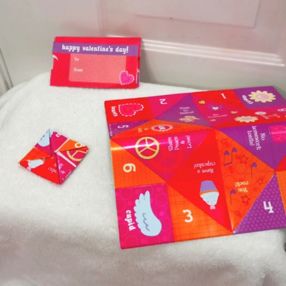 12 Fortune Valentine & 12 Envelopes in box.